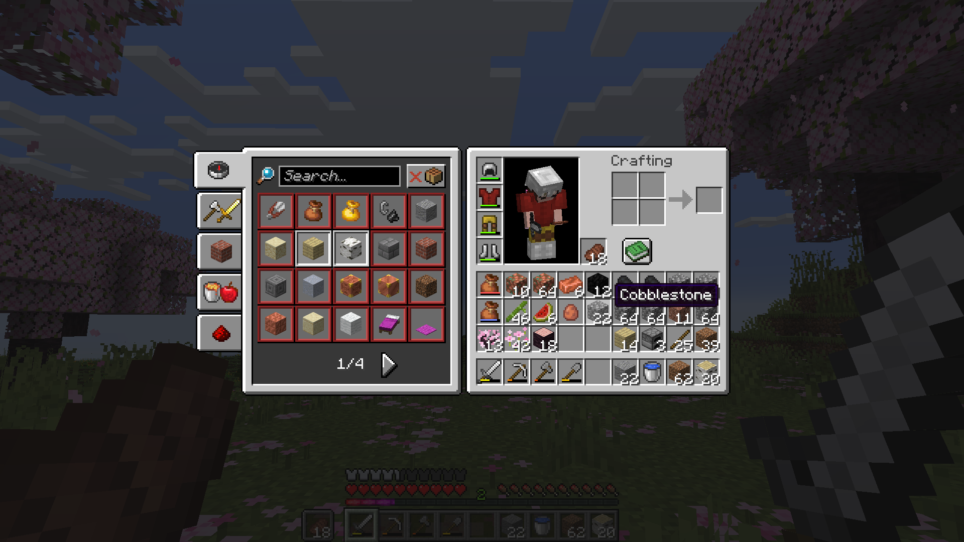 Ich bin in einem Kirschberghain. In meinem Inventar befinden sich unter anderem zwei prall gefüllte Bündel, 74 Blöcke Rohkupfer, 12 Blöcke Kohle sowie Bambus, Melonenscheiben, Kirschbaumsetzlinge und ‐stämme, rosa Blütenblätter und ein einzelnes braunes Ei. Ich trage einen roten Lederharnisch und eine gelbe Lederhose; Helm und Stiefel sind aus Eisen.