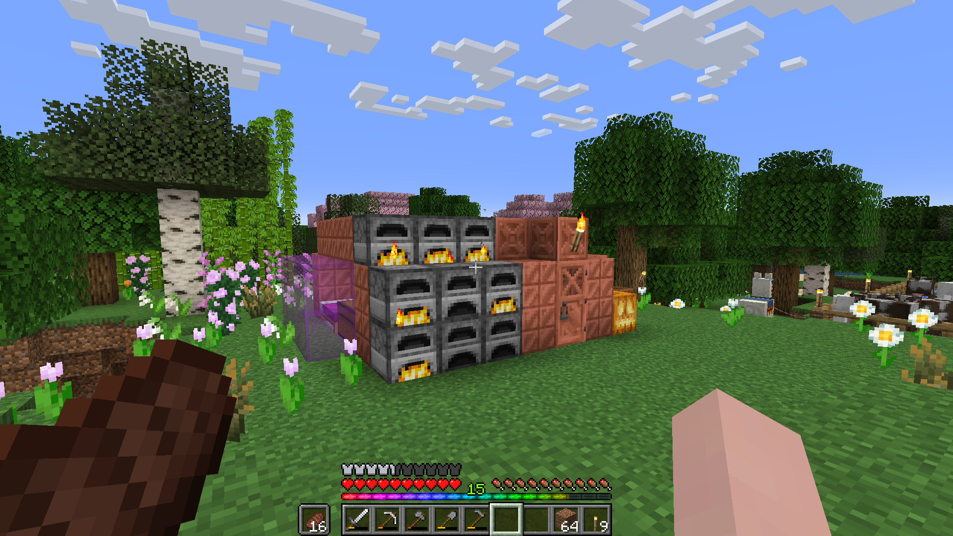 In die Fassade der Kupferhütte wurden neun Öfen integriert, von denen sechs aktiv sind. Im Hintergrund sind Bambushalme und die Kronen von Kirschbäumen zu sehen.